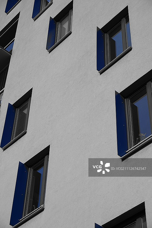 带窗户的现代建筑图片素材