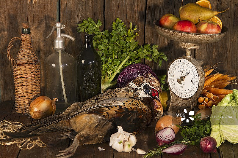 秋季野鸡蔬菜水果坚果摆件图片素材