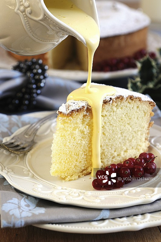 萨巴雍酱浇天使蛋糕图片素材