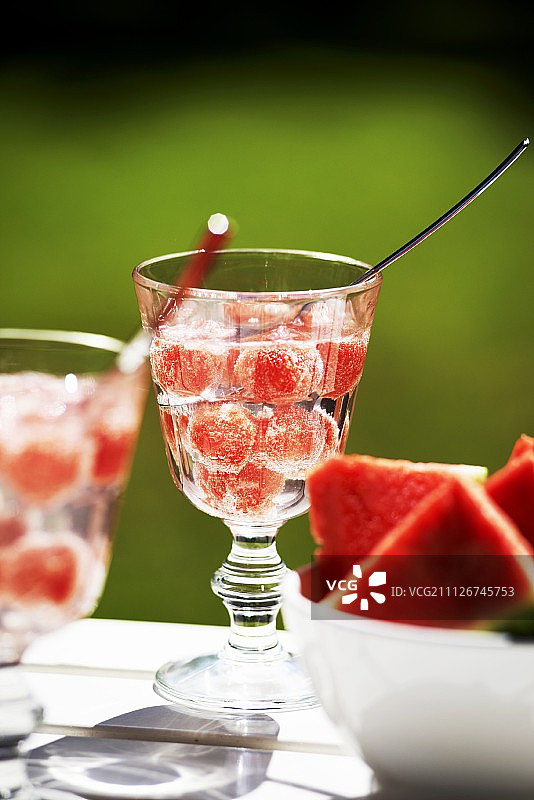 清爽的西瓜球饮品图片素材