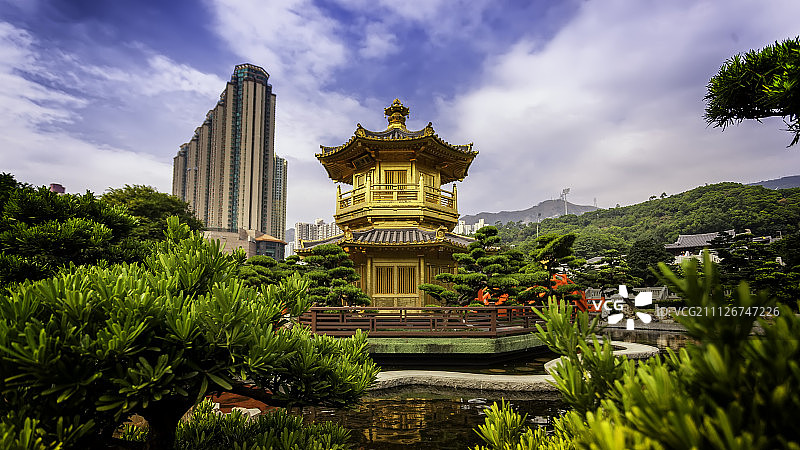 南莲园池中的城市宝塔图片素材