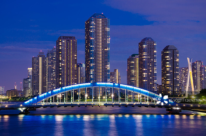 永代桥与高层建筑图片素材