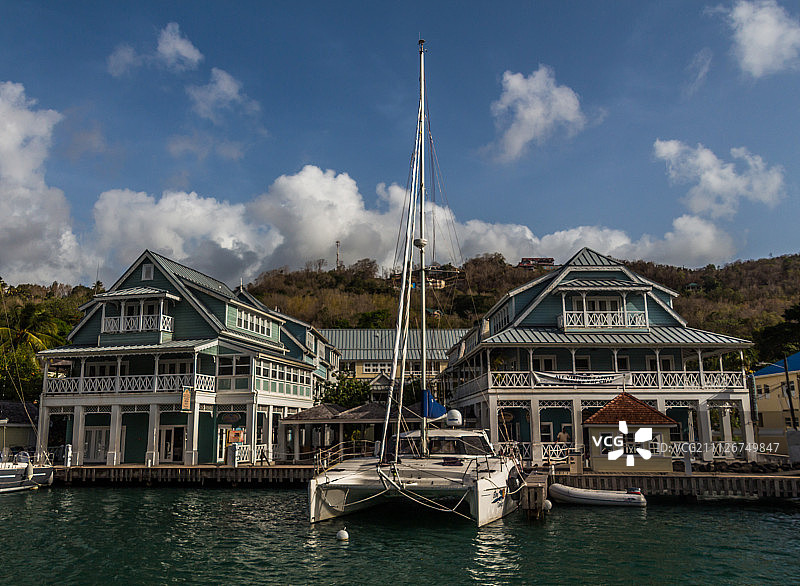 马里戈特湾码头的双体船图片素材