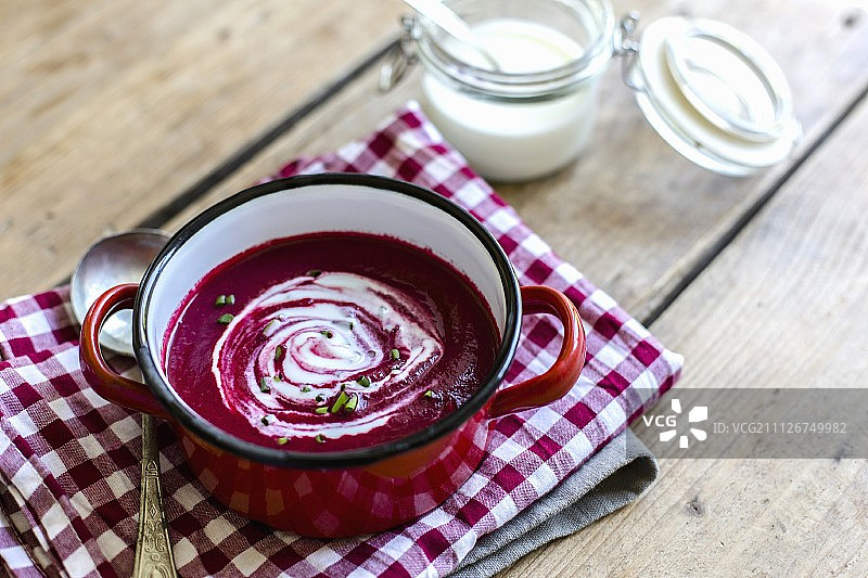 甜菜汤（配酸奶油和茴香）图片素材