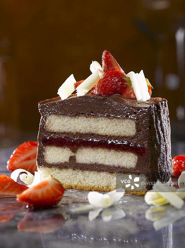 草莓巧克力海绵蛋糕甜点图片素材