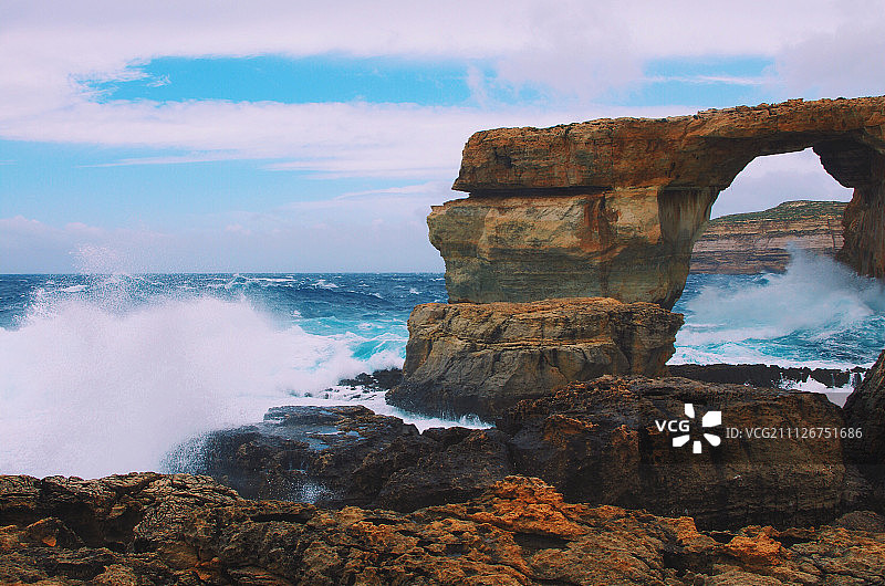 探险的定义：马耳他蓝窗图片素材