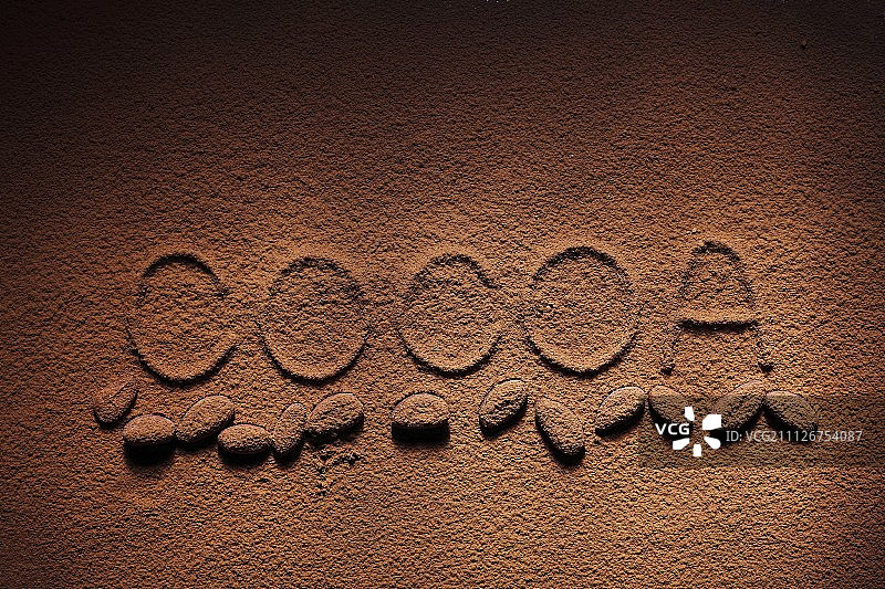 用可可粉书写的可可词语（全画幅）图片素材