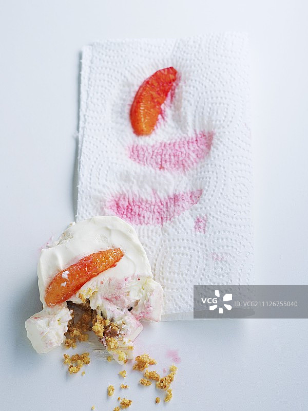 独立奶油血橙分层蛋糕图片素材