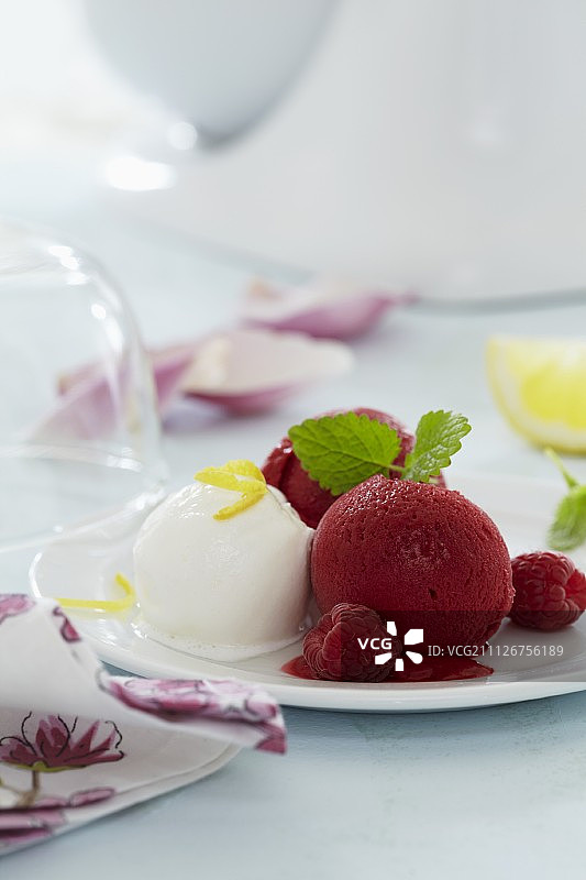 覆盆子和柠檬冰糕图片素材