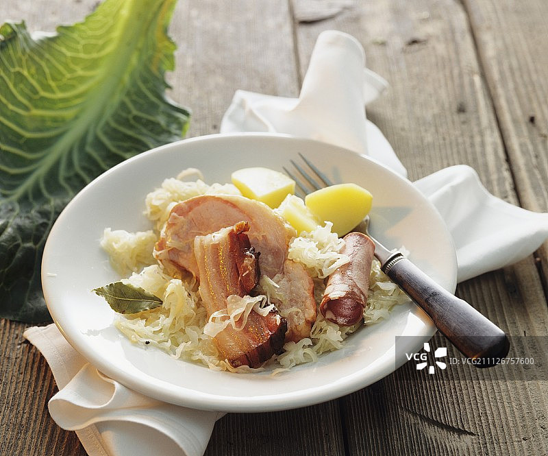 酸菜土豆肉拼盘图片素材