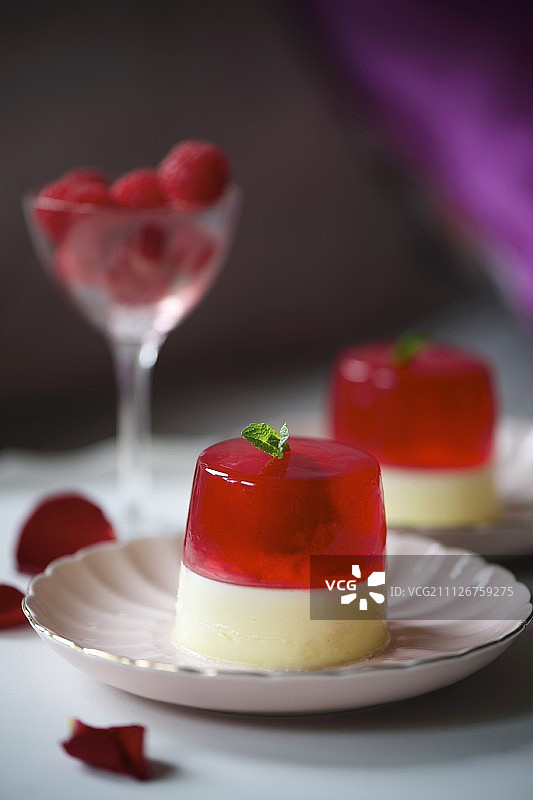 情人节覆盆子果冻意式奶冻图片素材