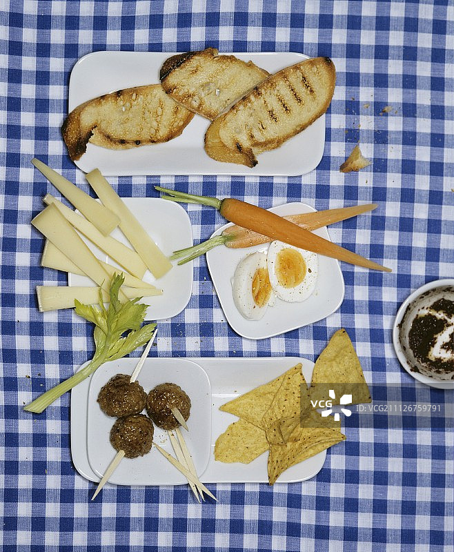 开胃菜和烤面包图片素材