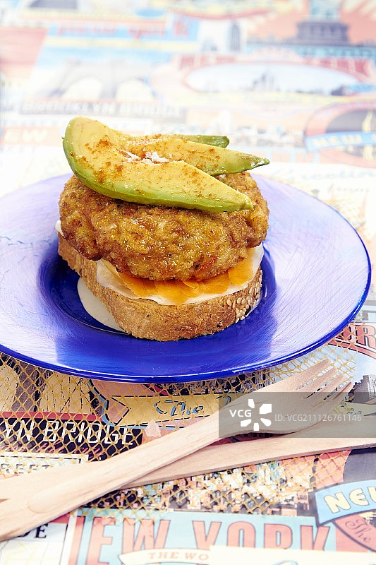 含鳄梨的纯素汉堡图片素材