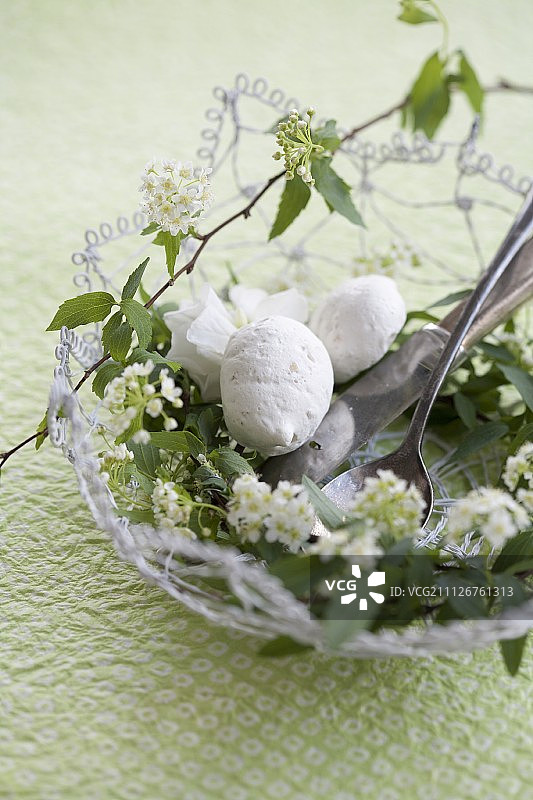 迷你榛子蛋白酥皮图片素材