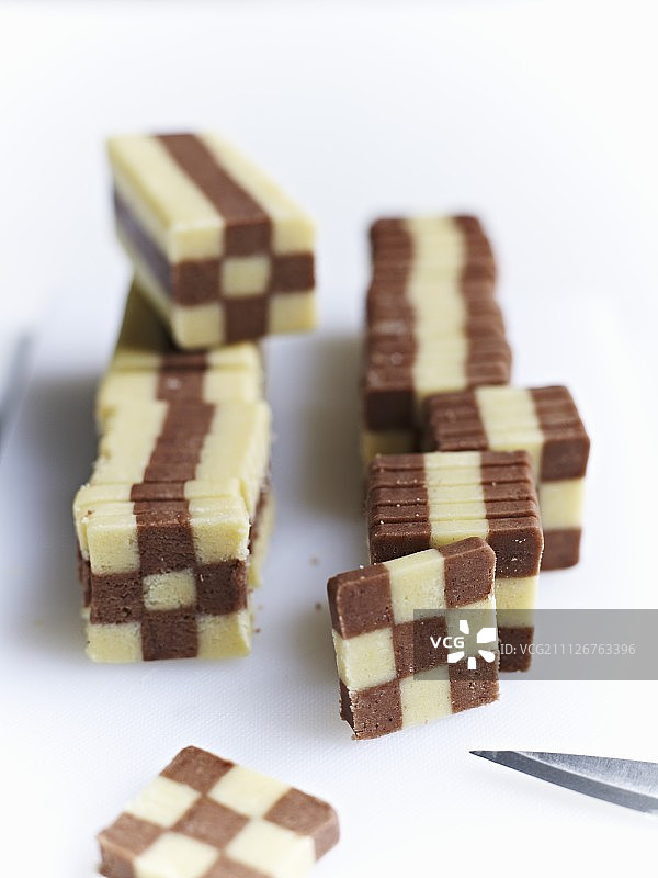 黑白棋盘格饼干图片素材