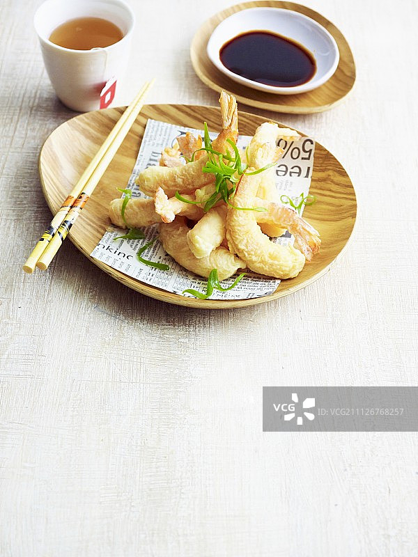 日式蓬醋汁炸虾天妇罗图片素材