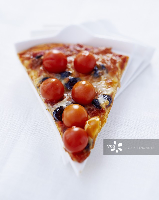 樱桃番茄橄榄披萨图片素材