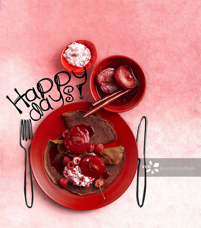 巧克力可丽饼配红李子和覆盆子图片素材
