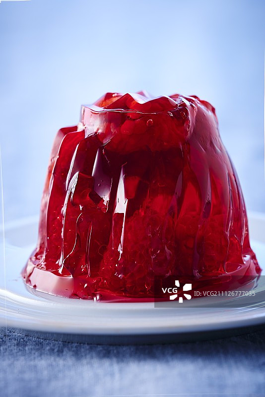 盘中的覆盆子果冻图片素材