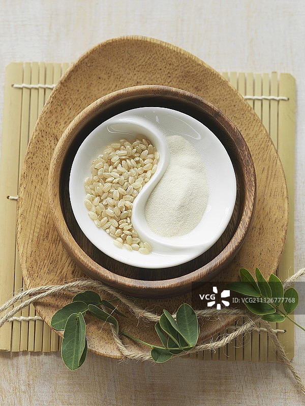 糙米和米粉图片素材