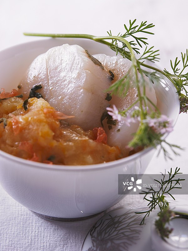 扇贝配甜土豆泥和绿茶图片素材