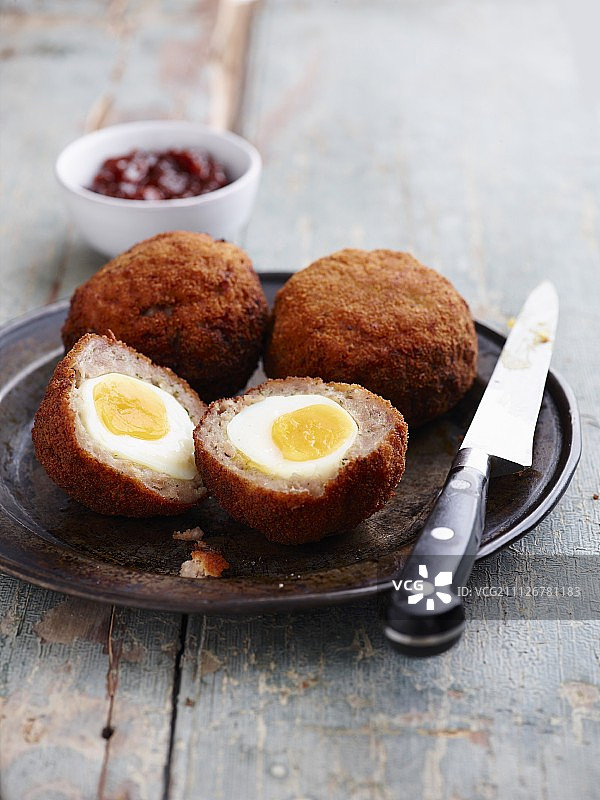 搭配酸辣酱的苏格兰蛋（英国）图片素材