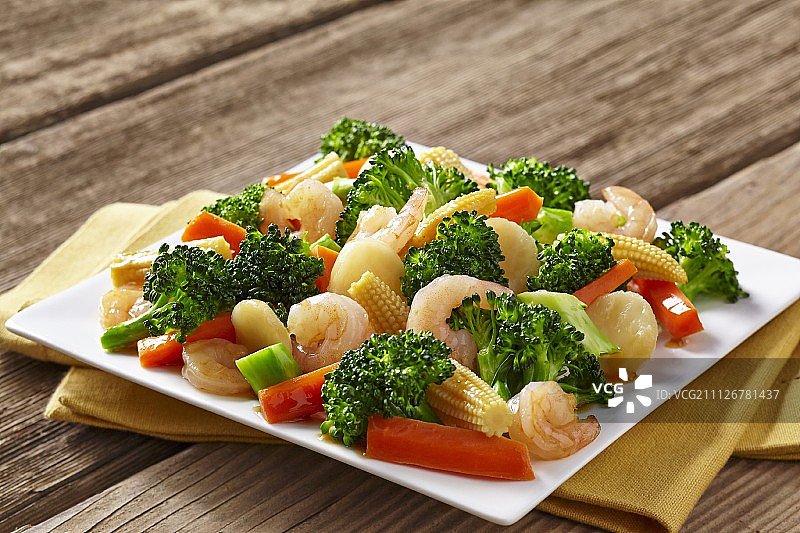 西兰花胡萝卜炒虾仁图片素材