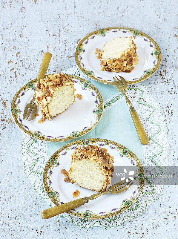 三片法兰克福花环蛋糕图片素材