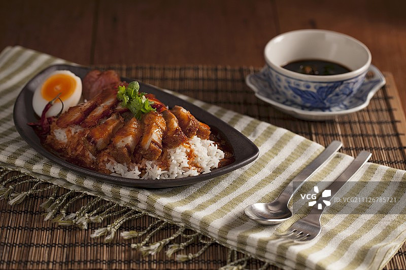泰式脆皮猪肉饭图片素材