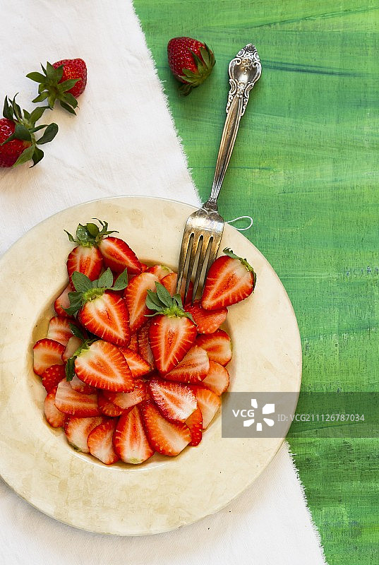 夏日草莓沙拉图片素材