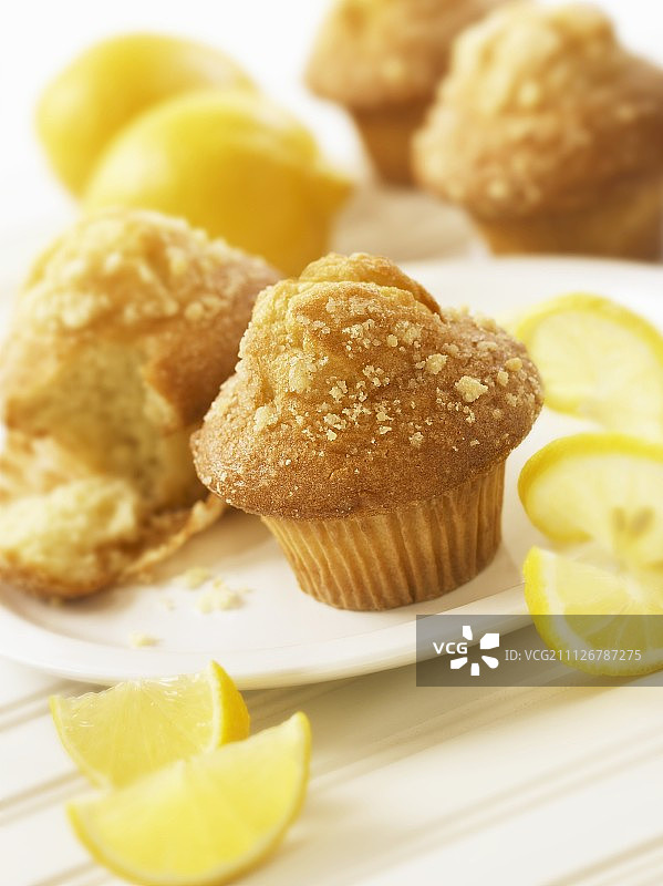 柠檬玛芬和新鲜柠檬图片素材