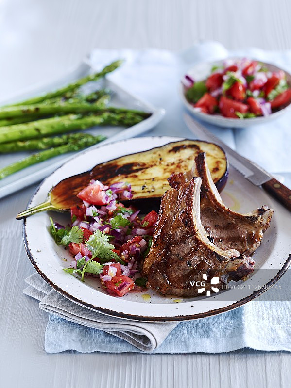 羊排配番茄沙拉图片素材