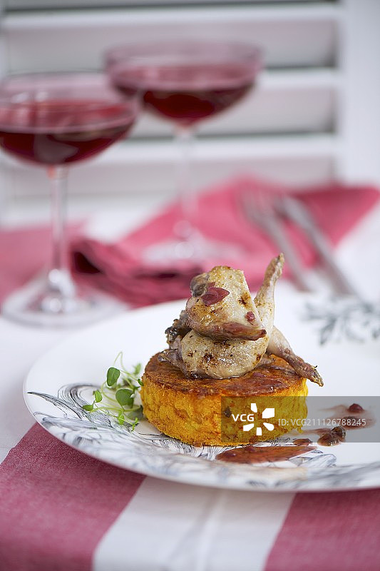 鹌鹑腿胡萝卜油炸馅饼图片素材