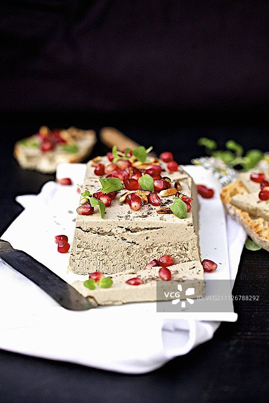 鹅肝石榴籽冻糕图片素材