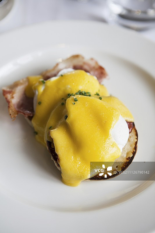 搭配荷兰酱的班尼迪克蛋图片素材