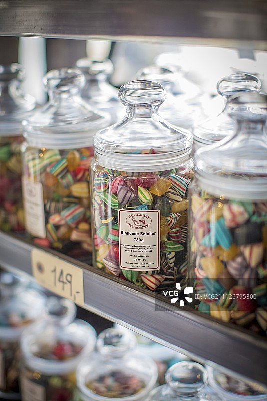 哥本哈根Torvehallerne市场上的糖果罐图片素材