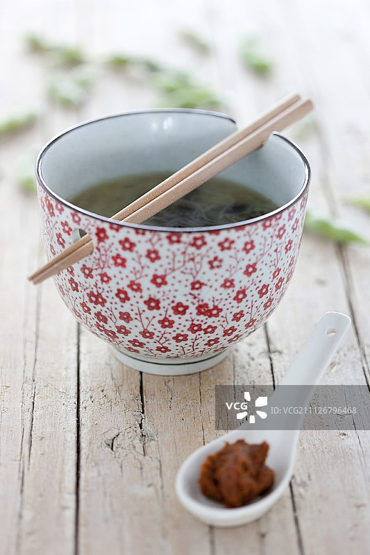 红味增味增汤图片素材