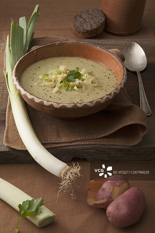 奶油土豆韭葱汤图片素材
