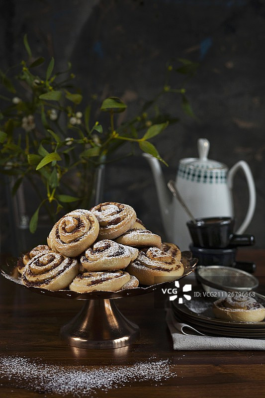 圣诞玫瑰果酱面包撒糖粉图片素材
