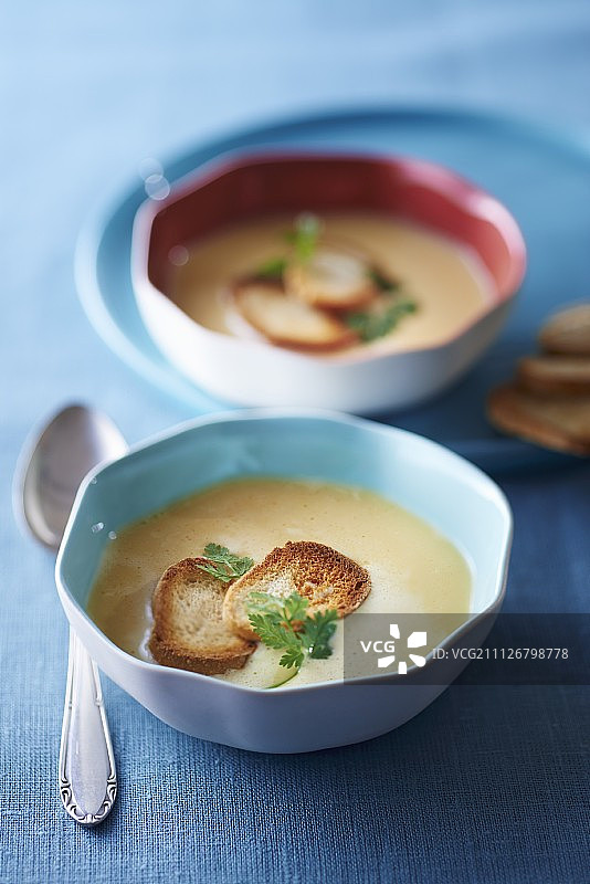 蒜香面包丁汤图片素材