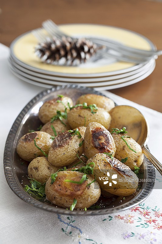 鲜草煮土豆图片素材