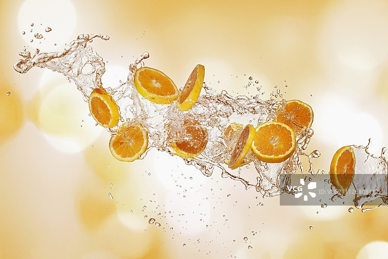 水花飞溅的橙子切片图片素材