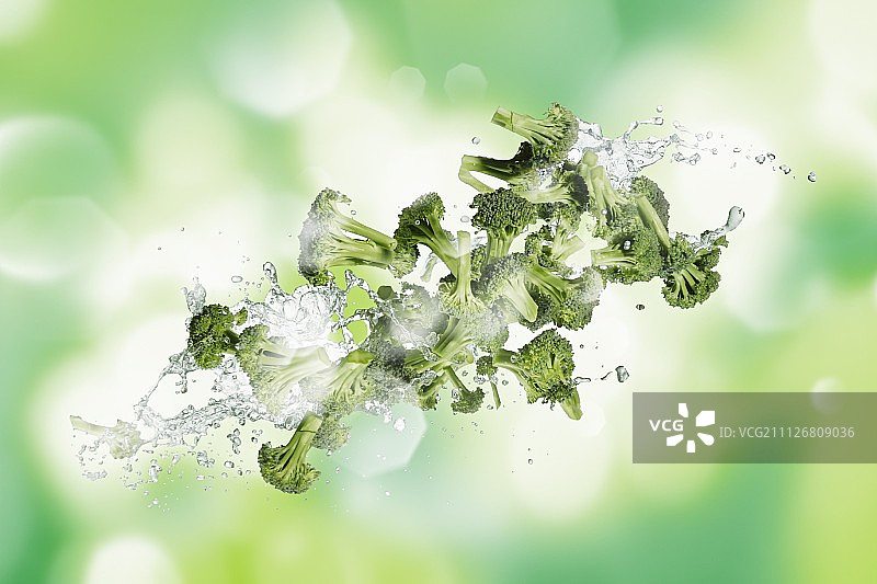 水花飞溅的西兰花图片素材