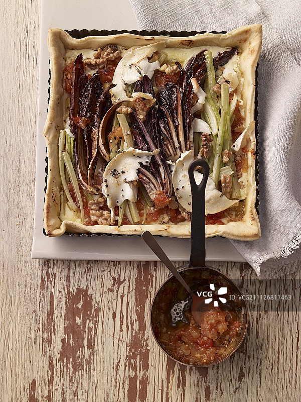 山羊奶酪和酸辣酱乳蛋饼图片素材