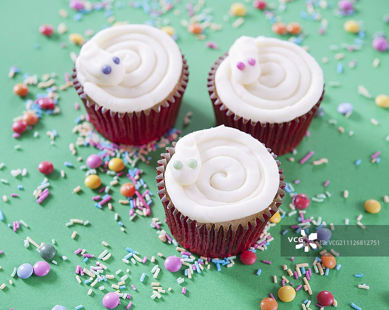 蛇纸杯蛋糕图片素材