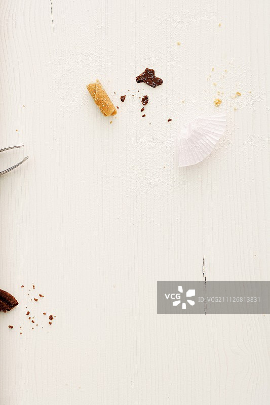 圣诞饼干碎屑和纸托图片素材