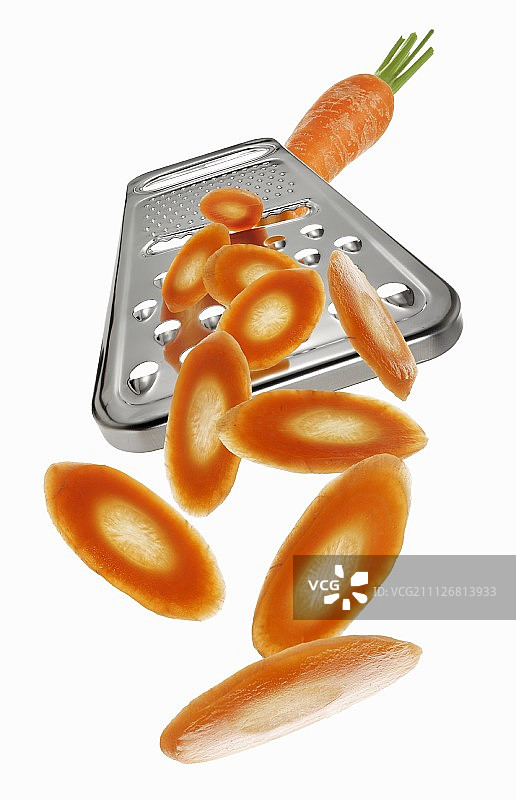 擦菜板、胡萝卜和胡萝卜片图片素材