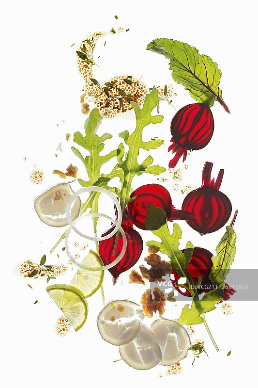 甜菜、萝卜、芝麻菜和核桃意式生牛肉片食材图片素材