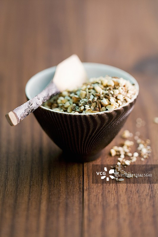 香辣花生配盐之花图片素材