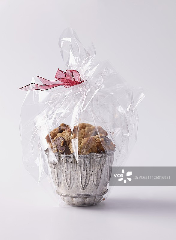 用玻璃纸包裹的花生巧克力饼干礼品图片素材